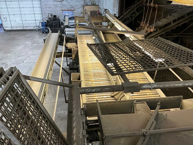 1982 campfens aardappel schudsorteerder met stortbunkers - afbeelding 16 van  77