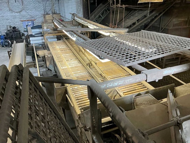 1982 campfens aardappel schudsorteerder met stortbunkers - afbeelding 17 van  77