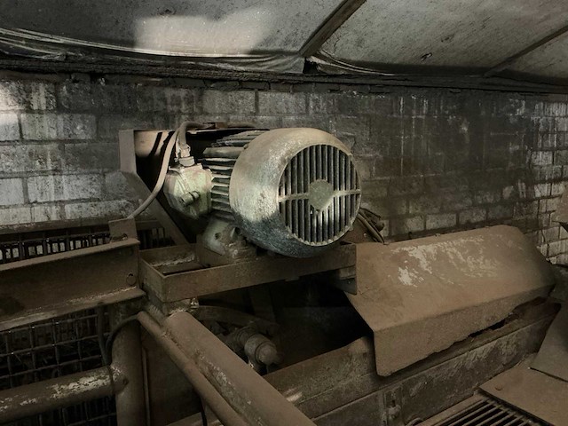 1982 campfens aardappel schudsorteerder met stortbunkers - afbeelding 18 van  77