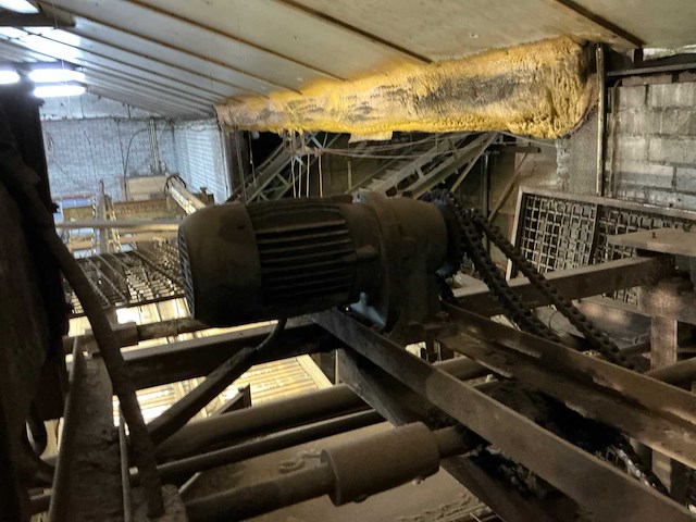 1982 campfens aardappel schudsorteerder met stortbunkers - afbeelding 21 van  77