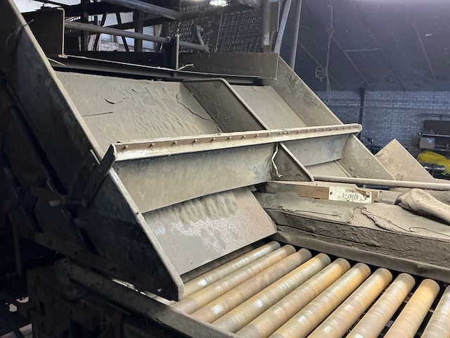 1982 campfens aardappel schudsorteerder met stortbunkers - afbeelding 22 van  77