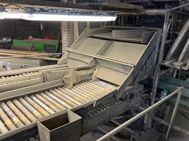 1982 campfens aardappel schudsorteerder met stortbunkers - afbeelding 27 van  77