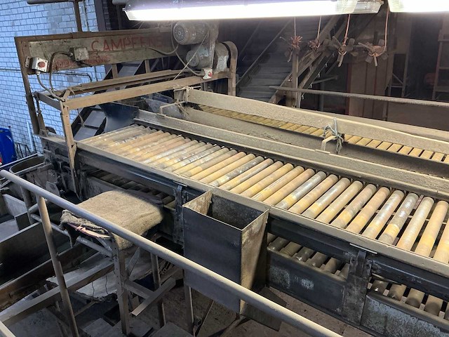 1982 campfens aardappel schudsorteerder met stortbunkers - afbeelding 29 van  77