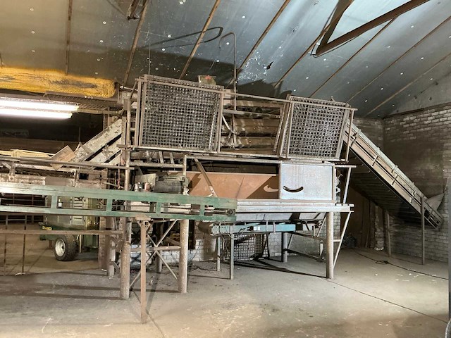 1982 campfens aardappel schudsorteerder met stortbunkers - afbeelding 23 van  77