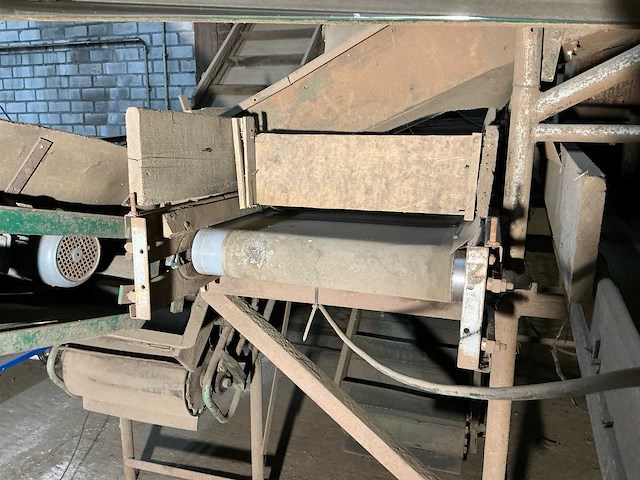 1982 campfens aardappel schudsorteerder met stortbunkers - afbeelding 38 van  77