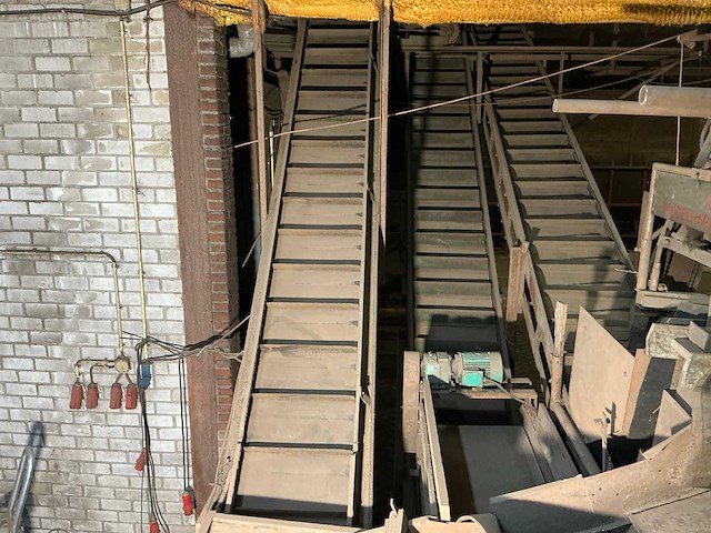 1982 campfens aardappel schudsorteerder met stortbunkers - afbeelding 42 van  77