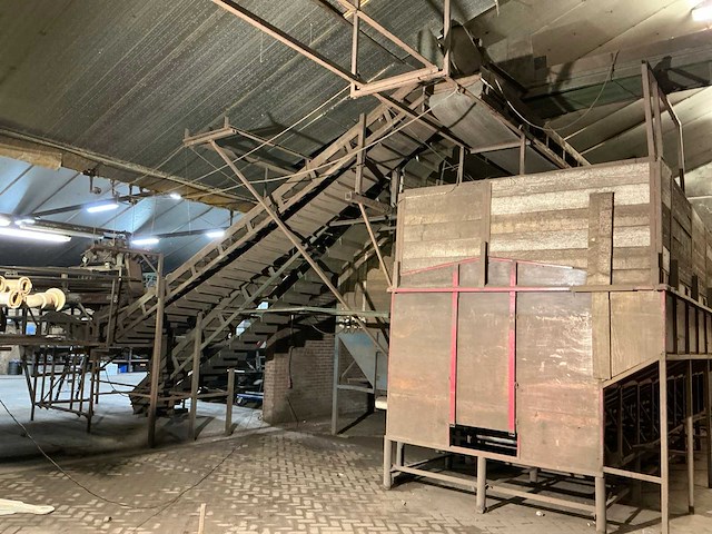 1982 campfens aardappel schudsorteerder met stortbunkers - afbeelding 49 van  77