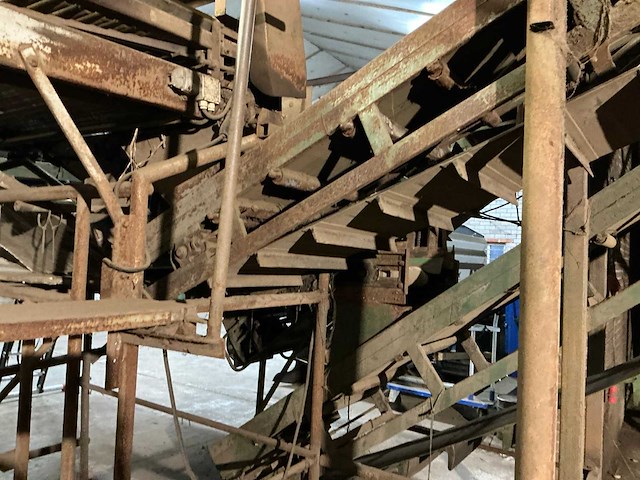 1982 campfens aardappel schudsorteerder met stortbunkers - afbeelding 52 van  77