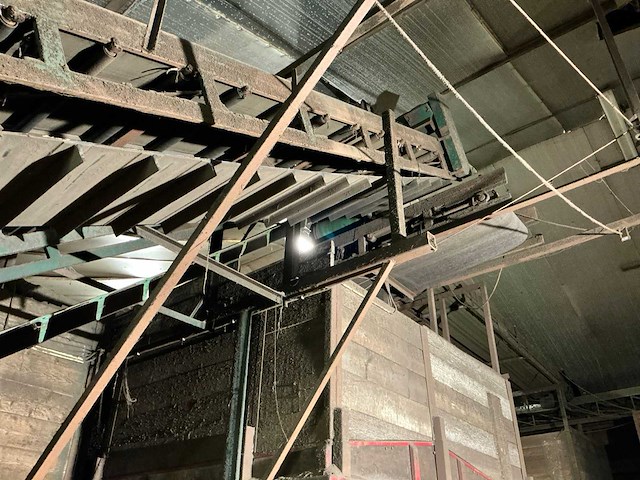 1982 campfens aardappel schudsorteerder met stortbunkers - afbeelding 54 van  77