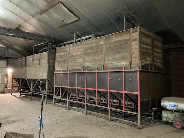 1982 campfens aardappel schudsorteerder met stortbunkers - afbeelding 57 van  77