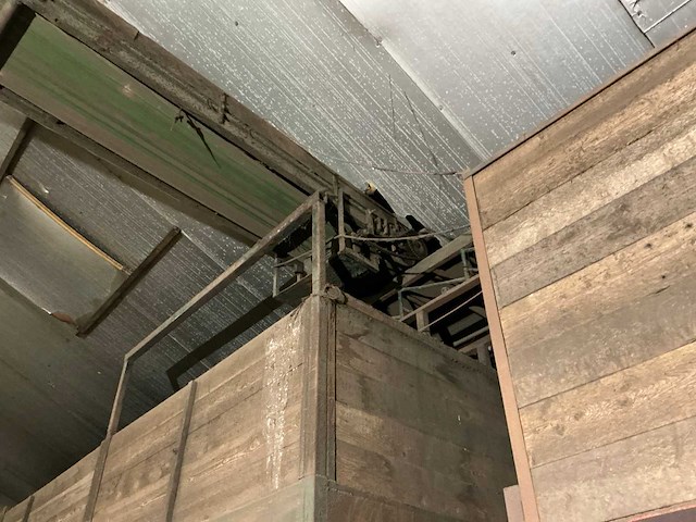 1982 campfens aardappel schudsorteerder met stortbunkers - afbeelding 60 van  77