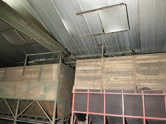 1982 campfens aardappel schudsorteerder met stortbunkers - afbeelding 62 van  77