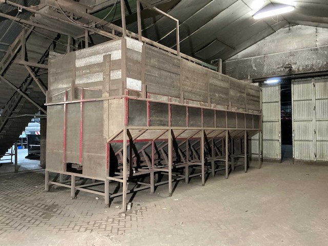 1982 campfens aardappel schudsorteerder met stortbunkers - afbeelding 63 van  77