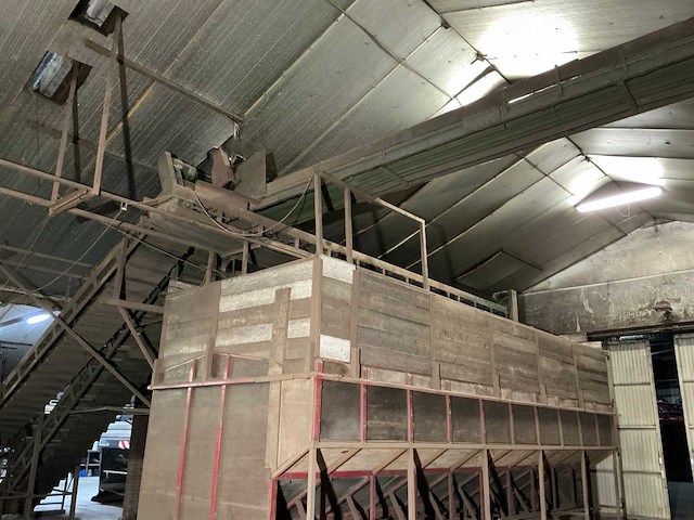 1982 campfens aardappel schudsorteerder met stortbunkers - afbeelding 64 van  77