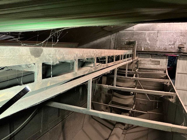 1982 campfens aardappel schudsorteerder met stortbunkers - afbeelding 68 van  77