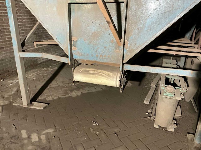 1982 campfens aardappel schudsorteerder met stortbunkers - afbeelding 70 van  77