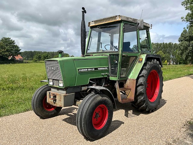 1982 fendt farmer 304ls turbomatik tweewielaangedreven landbouwtractor - afbeelding 1 van  29