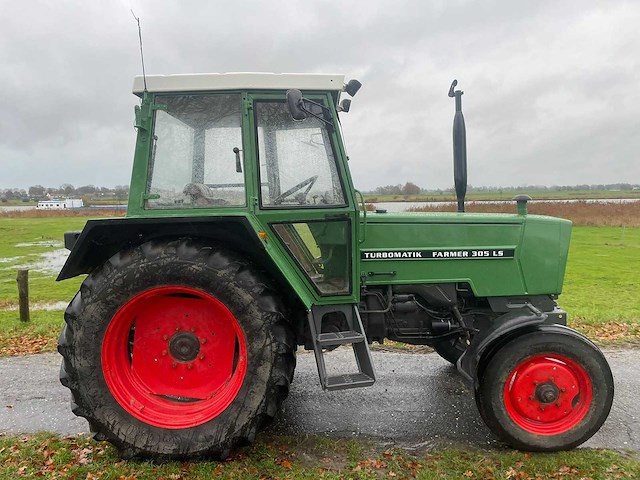 1982 fendt farmer 305 ls turbomatik vierwielaangedreven landbouwtractor - afbeelding 27 van  32
