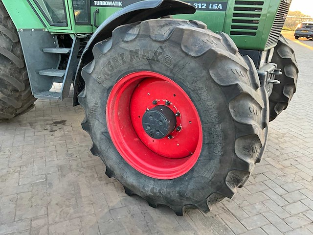 1982 fendt farmer 312 lsa vierwielaangedreven landbouwtractor - afbeelding 3 van  24