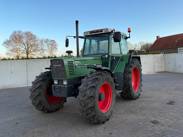1982 fendt farmer 312 lsa vierwielaangedreven landbouwtractor - afbeelding 1 van  24