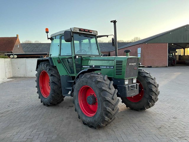 1982 fendt farmer 312 lsa vierwielaangedreven landbouwtractor - afbeelding 18 van  24