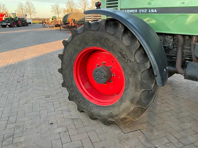 1982 fendt farmer 312 lsa vierwielaangedreven landbouwtractor - afbeelding 23 van  24