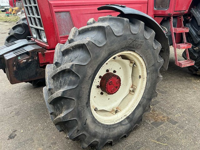 1982 international 1255 xl vierwielaangedreven landbouwtractor - afbeelding 32 van  38