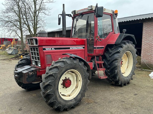 1982 international 1255 xl vierwielaangedreven landbouwtractor - afbeelding 37 van  38