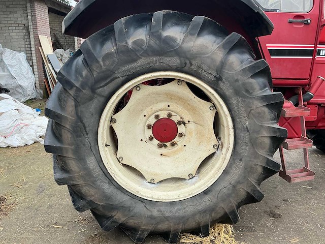 1982 international 1255 xl vierwielaangedreven landbouwtractor - afbeelding 11 van  38