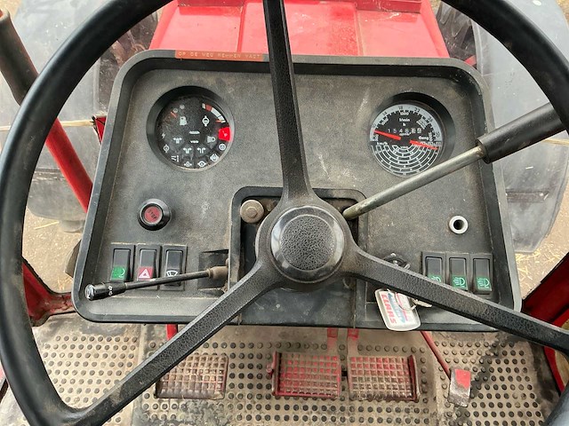 1982 international 1255 xl vierwielaangedreven landbouwtractor - afbeelding 18 van  38