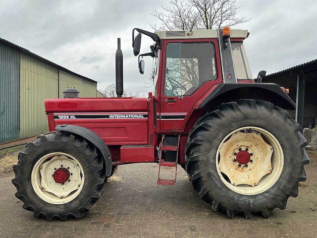 1982 international 1255 xl vierwielaangedreven landbouwtractor - afbeelding 5 van  10