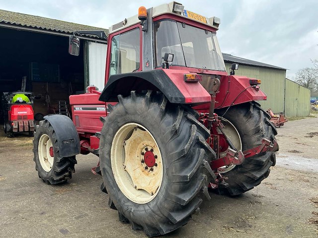 1982 international 1255 xl vierwielaangedreven landbouwtractor - afbeelding 8 van  10