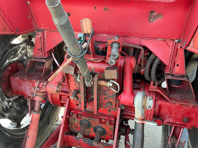 1982 international 845xl tweewielaangedreven landbouwtractor - afbeelding 13 van  28