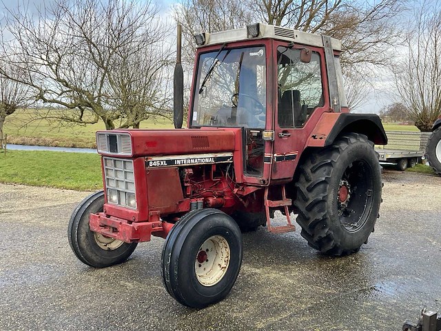 1982 international 845xl tweewielaangedreven landbouwtractor - afbeelding 1 van  17