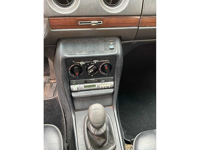 1982 mercedes-benz 200d (w123) oldtimer - afbeelding 2 van  30