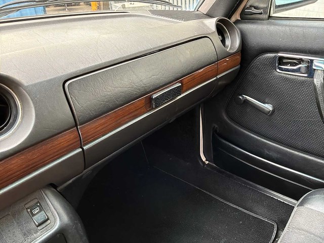 1982 mercedes-benz 200d (w123) oldtimer - afbeelding 3 van  30