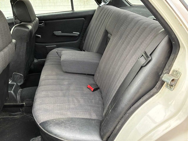 1982 mercedes-benz 200d (w123) oldtimer - afbeelding 5 van  30