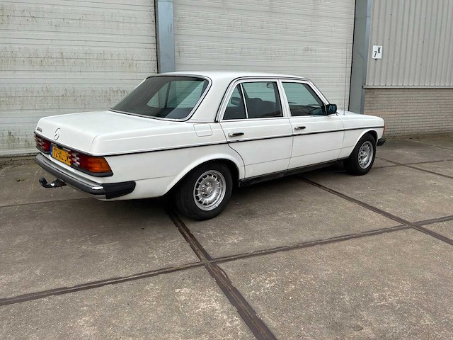 1982 mercedes-benz 200d (w123) oldtimer - afbeelding 9 van  30