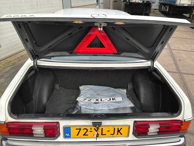 1982 mercedes-benz 200d (w123) oldtimer - afbeelding 18 van  30