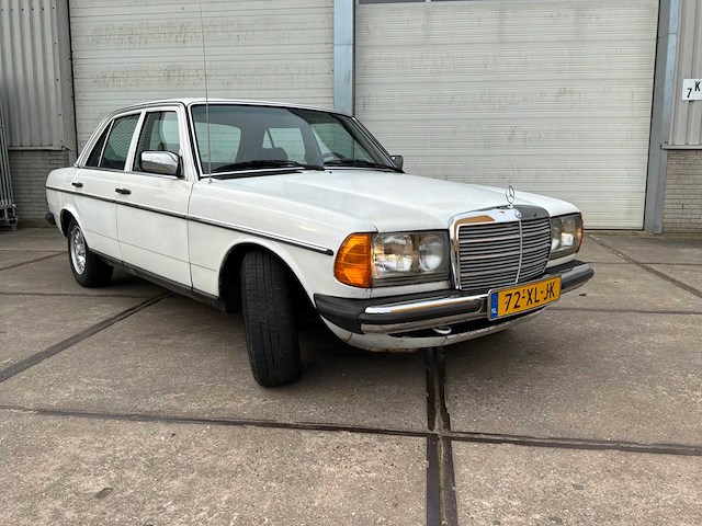 1982 mercedes-benz 200d (w123) oldtimer - afbeelding 21 van  30