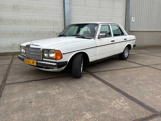 1982 mercedes-benz 200d (w123) oldtimer - afbeelding 1 van  28
