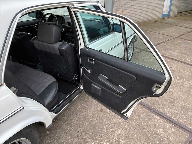 1982 mercedes-benz 200d (w123) oldtimer - afbeelding 14 van  28