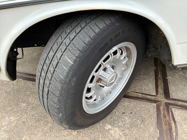 1982 mercedes-benz 200d (w123) oldtimer - afbeelding 21 van  28