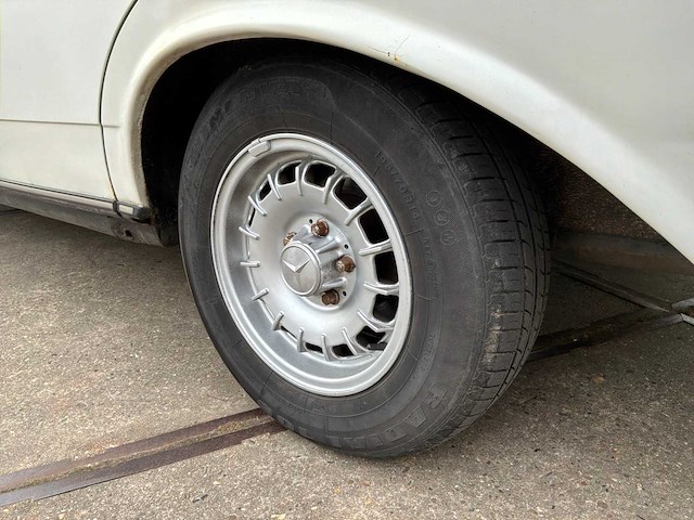 1982 mercedes-benz 200d (w123) oldtimer - afbeelding 23 van  28