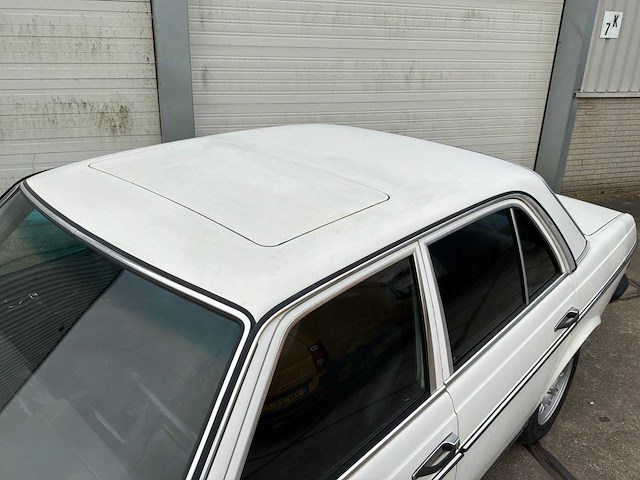 1982 mercedes-benz 200d (w123) oldtimer - afbeelding 24 van  28