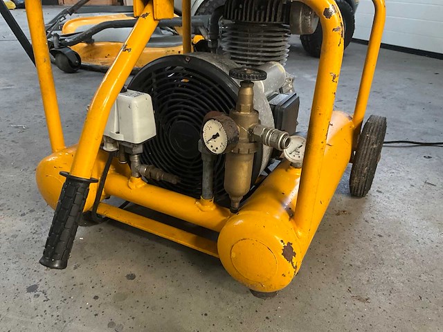 1982 schneider compact 350 luchtcompressor - afbeelding 9 van  11