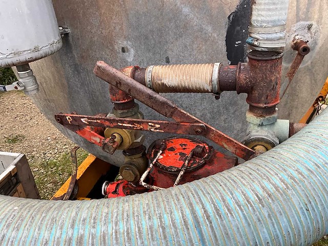 1982 veenhuis 5800 mesttank - afbeelding 16 van  24