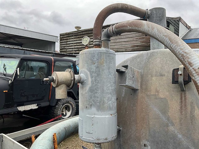 1982 veenhuis 5800 mesttank - afbeelding 17 van  24