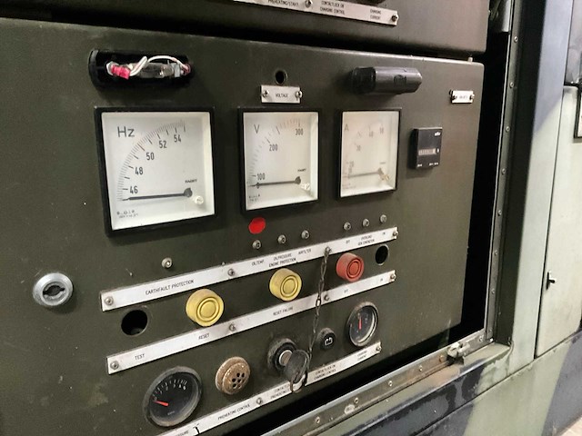 1983 dynaf 88005d noodstroomaggregaat - afbeelding 7 van  9