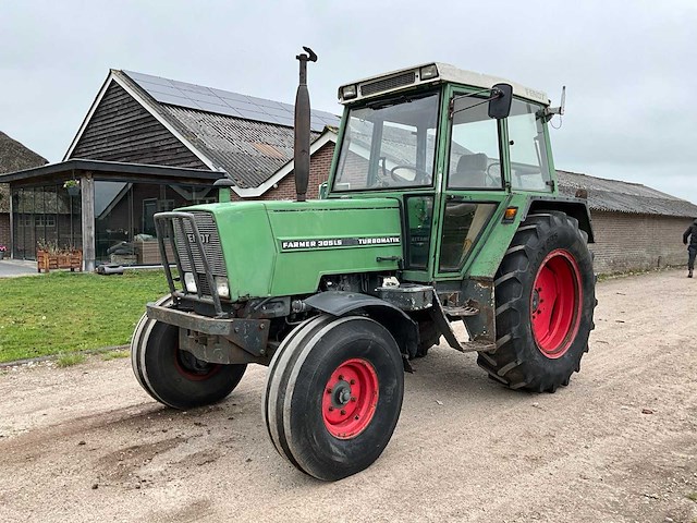 1983 fendt 305ls turbomatik tweewielaangedreven landbouwtractor - afbeelding 1 van  33